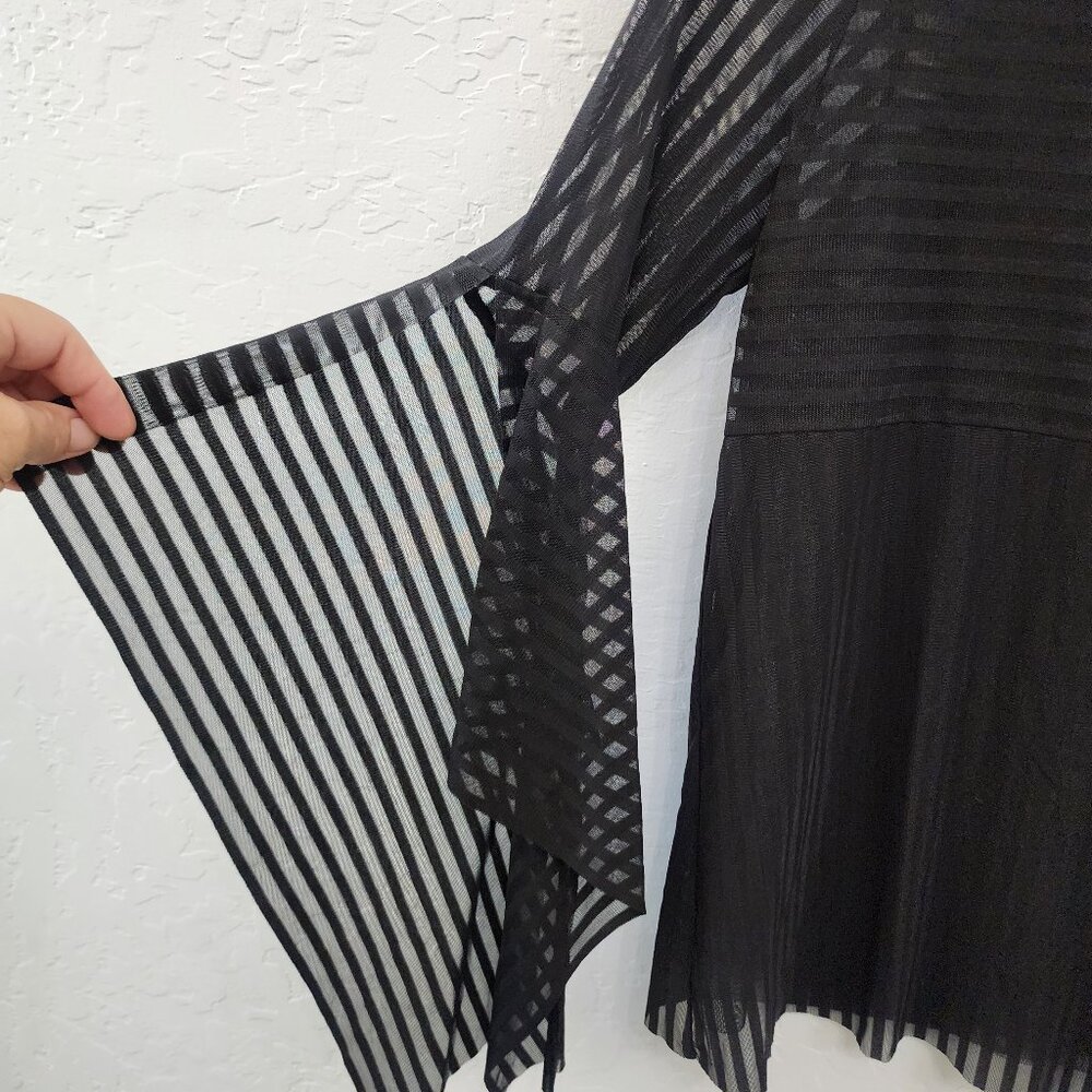 BCBG Vintage Stripped butterfly sleeves top SZ XS-Med